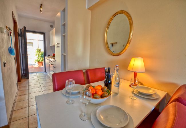 Ferienwohnung in Acquaseria - 2-Bedroom Airconditioned Lake View Apartment Ferienwohnung in Acquaseria - 2-Bedroom Airconditioned Lake View Apartment