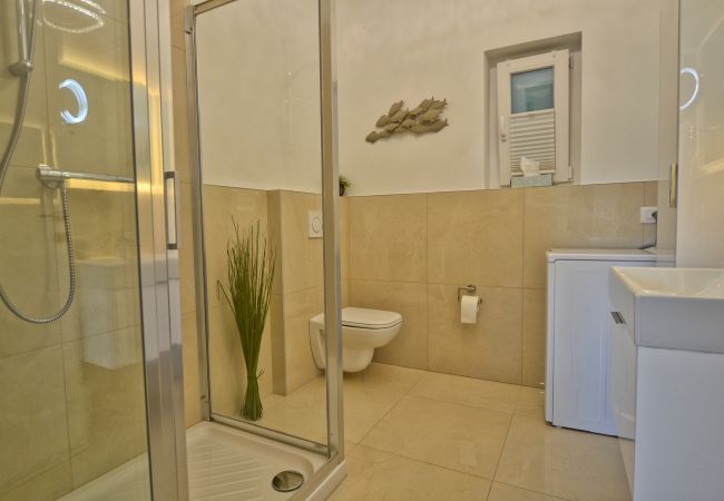 Ferienwohnung in Menaggio - 2 Bedroom Airconditioned Lake View Apartment Felice sul Lago Ferienwohnung in Menaggio - 2 Bedroom Airconditioned Lake View Apartment Felice sul Lago