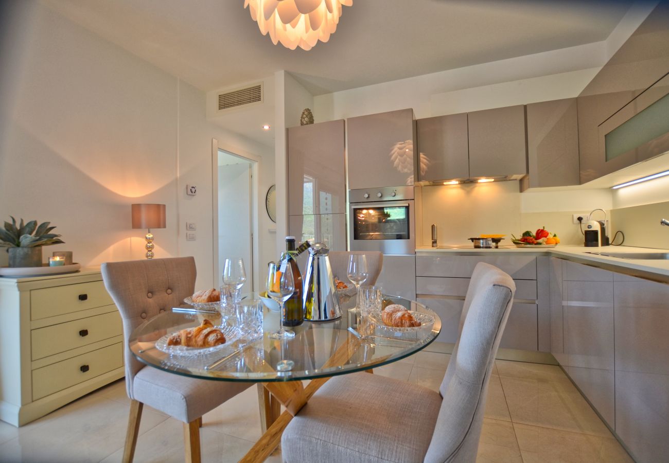 Ferienwohnung in Menaggio - 2 Bedroom Airconditioned Lake View Apartment Felice sul Lago Ferienwohnung in Menaggio - 2 Bedroom Airconditioned Lake View Apartment Felice sul Lago