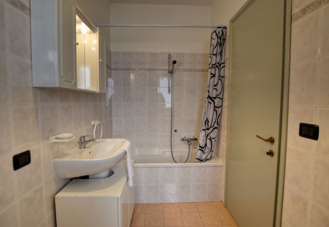 Ferienwohnung in Acquaseria - Casa con Vista Airconditioned 2-Bedroom Apartment Ferienwohnung in Acquaseria - Casa con Vista Airconditioned 2-Bedroom Apartment