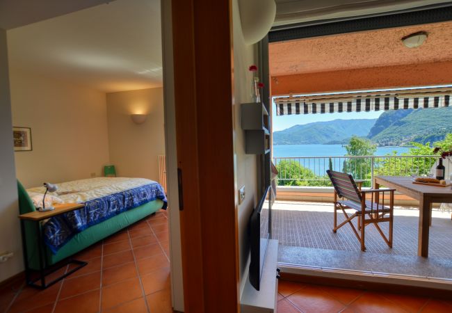 Ferienwohnung in San Siro - Two Bedroom Lake View Apartment Bella Gaeta Ferienwohnung in San Siro - Two Bedroom Lake View Apartment Bella Gaeta