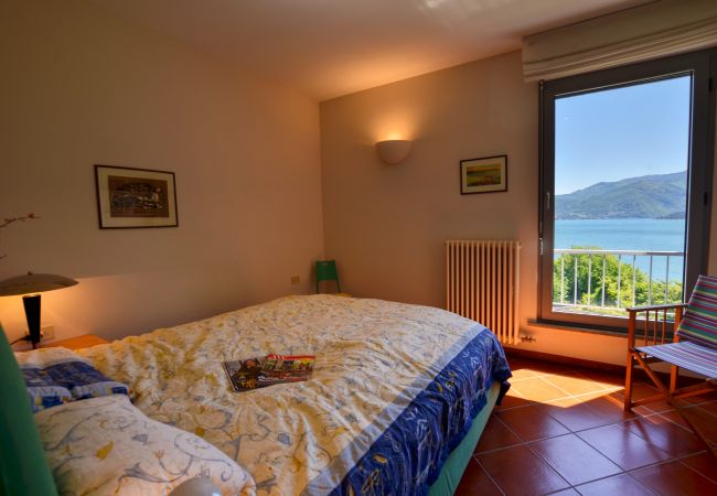 Ferienwohnung in San Siro - Two Bedroom Lake View Apartment Bella Gaeta Ferienwohnung in San Siro - Two Bedroom Lake View Apartment Bella Gaeta