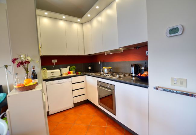 Ferienwohnung in San Siro - Two Bedroom Lake View Apartment Bella Gaeta Ferienwohnung in San Siro - Two Bedroom Lake View Apartment Bella Gaeta