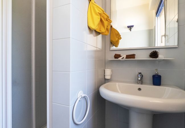 Ferienwohnung in San Siro - Two Bedroom Lake View Apartment Bella Gaeta Ferienwohnung in San Siro - Two Bedroom Lake View Apartment Bella Gaeta