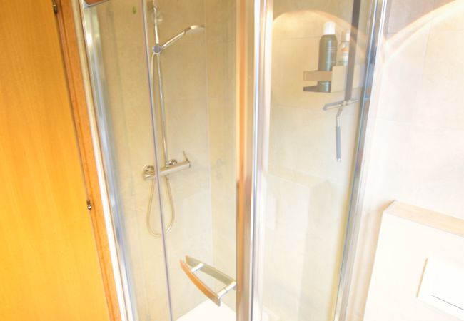 Ferienwohnung in San Siro - Two Bedroom Lake View Apartment Bella Gaeta Ferienwohnung in San Siro - Two Bedroom Lake View Apartment Bella Gaeta