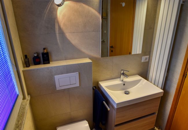 Ferienwohnung in San Siro - Two Bedroom Lake View Apartment Bella Gaeta Ferienwohnung in San Siro - Two Bedroom Lake View Apartment Bella Gaeta