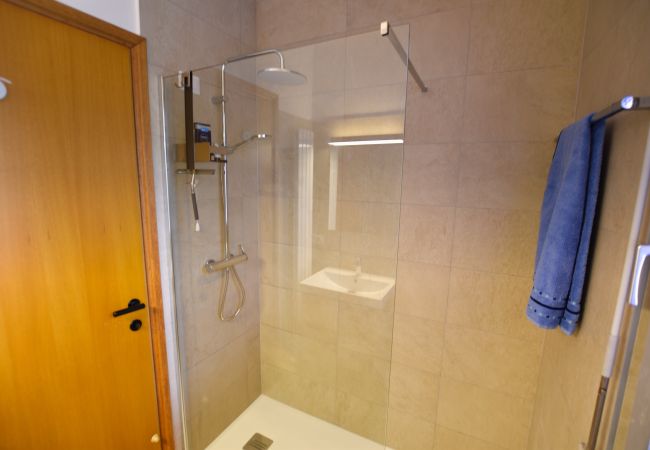 Ferienwohnung in San Siro - Two Bedroom Lake View Apartment Bella Gaeta Ferienwohnung in San Siro - Two Bedroom Lake View Apartment Bella Gaeta