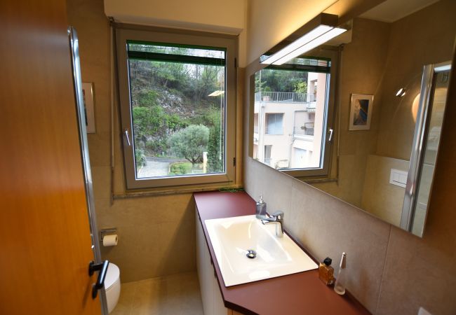 Ferienwohnung in San Siro - Two Bedroom Lake View Apartment Bella Gaeta Ferienwohnung in San Siro - Two Bedroom Lake View Apartment Bella Gaeta