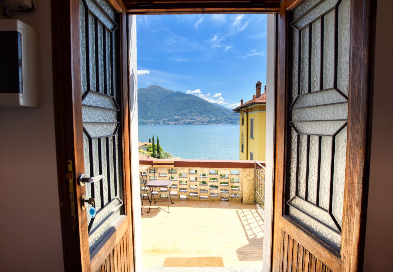 Ferienhaus in Acquaseria - 2-Bedroom Lake View Casa Gary 