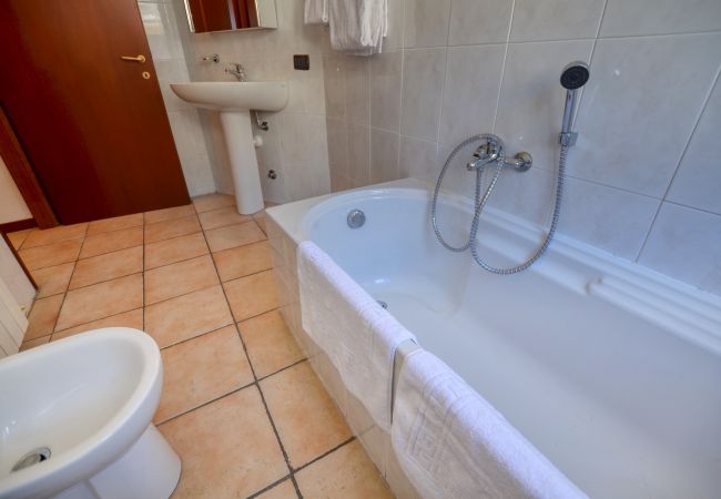 Appartamento a Acquaseria - 2-Bedroom Airconditioned Lake View Apartment Appartamento a Acquaseria - 2-Bedroom Airconditioned Lake View Apartment