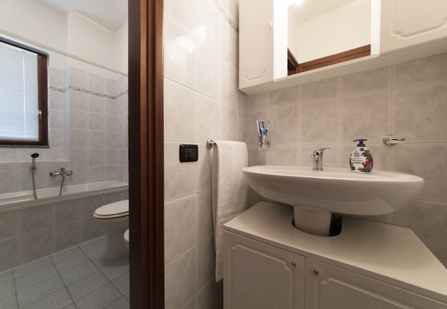 Appartamento a Acquaseria - Two-Bedroom Lake View Apartment At The Lake Appartamento a Acquaseria - Two-Bedroom Lake View Apartment At The Lake