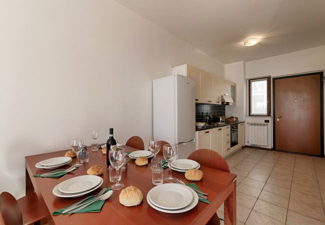 Appartamento a Acquaseria - Two-Bedroom Lake View Apartment At The Lake Appartamento a Acquaseria - Two-Bedroom Lake View Apartment At The Lake