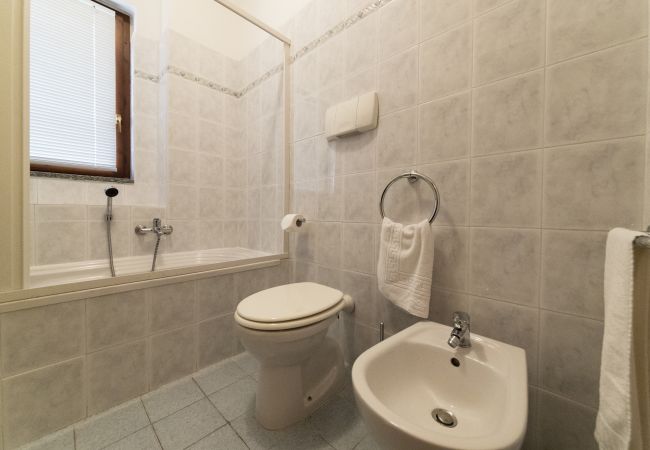 Appartamento a Acquaseria - Two-Bedroom Lake View Apartment At The Lake Appartamento a Acquaseria - Two-Bedroom Lake View Apartment At The Lake