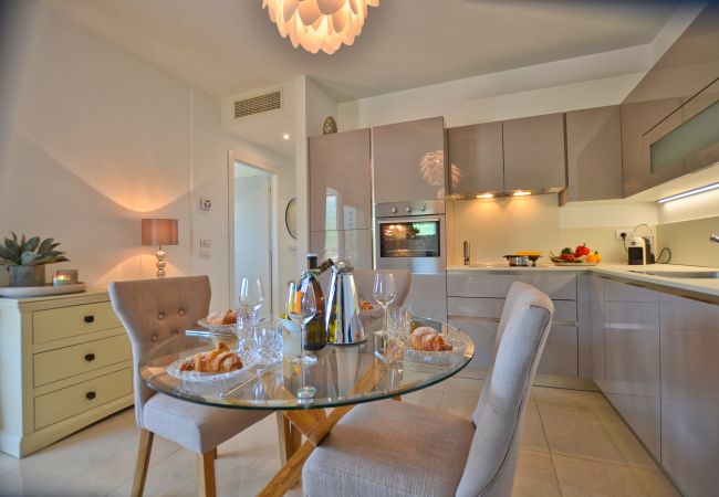 Appartamento a Menaggio - 2 Bedroom Airconditioned Lake View Apartment Felice sul Lago Appartamento a Menaggio - 2 Bedroom Airconditioned Lake View Apartment Felice sul Lago