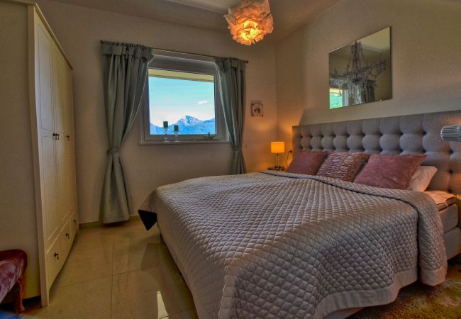 Appartamento a Menaggio - 2 Bedroom Airconditioned Lake View Apartment Felice sul Lago Appartamento a Menaggio - 2 Bedroom Airconditioned Lake View Apartment Felice sul Lago