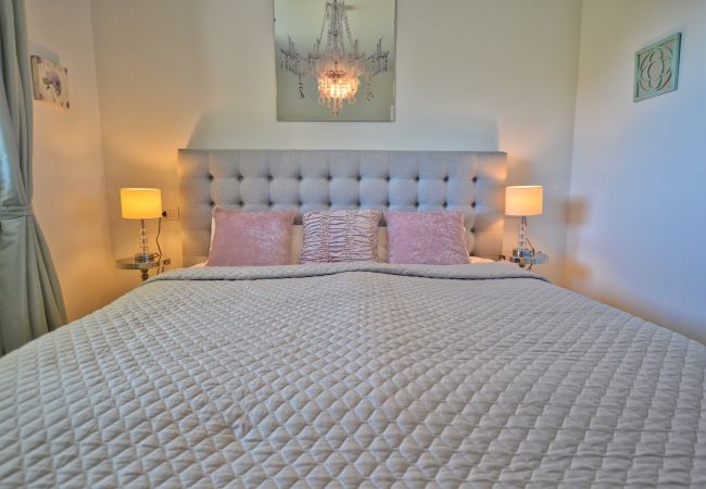 Appartamento a Menaggio - 2 Bedroom Airconditioned Lake View Apartment Felice sul Lago Appartamento a Menaggio - 2 Bedroom Airconditioned Lake View Apartment Felice sul Lago