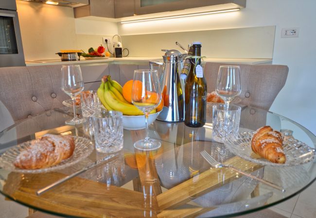 Appartamento a Menaggio - 2 Bedroom Airconditioned Lake View Apartment Felice sul Lago Appartamento a Menaggio - 2 Bedroom Airconditioned Lake View Apartment Felice sul Lago