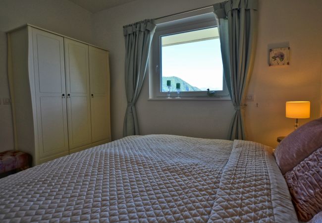 Appartamento a Menaggio - 2 Bedroom Airconditioned Lake View Apartment Felice sul Lago Appartamento a Menaggio - 2 Bedroom Airconditioned Lake View Apartment Felice sul Lago