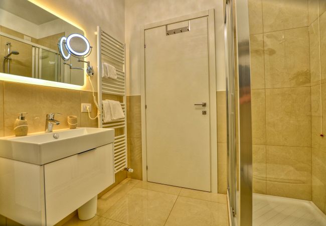 Appartamento a Menaggio - 2 Bedroom Airconditioned Lake View Apartment Felice sul Lago Appartamento a Menaggio - 2 Bedroom Airconditioned Lake View Apartment Felice sul Lago