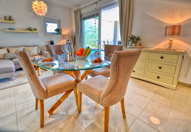 Appartamento a Menaggio - 2 Bedroom Airconditioned Lake View Apartment Felice sul Lago Appartamento a Menaggio - 2 Bedroom Airconditioned Lake View Apartment Felice sul Lago