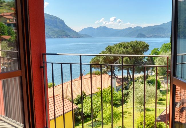 Appartamento a Acquaseria -  3-Bedroom Lake View Apartment Camelia Appartamento a Acquaseria -  3-Bedroom Lake View Apartment Camelia