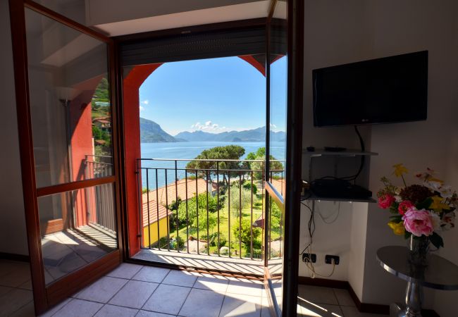 Appartamento a Acquaseria -  3-Bedroom Lake View Apartment Camelia Appartamento a Acquaseria -  3-Bedroom Lake View Apartment Camelia