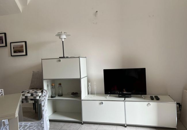 Appartamento a Acquaseria - Airconditioned 1-Bedroom Terrace Apartment Bello Posto Appartamento a Acquaseria - Airconditioned 1-Bedroom Terrace Apartment Bello Posto