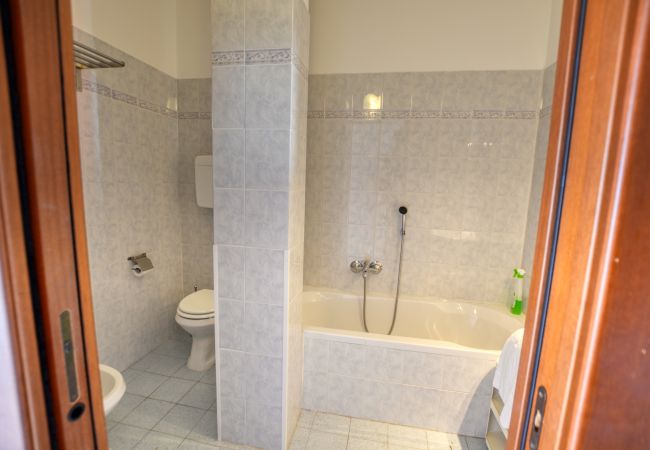 Appartamento a Acquaseria - Lake View Apartment Golden Triangle Appartamento a Acquaseria - Lake View Apartment Golden Triangle