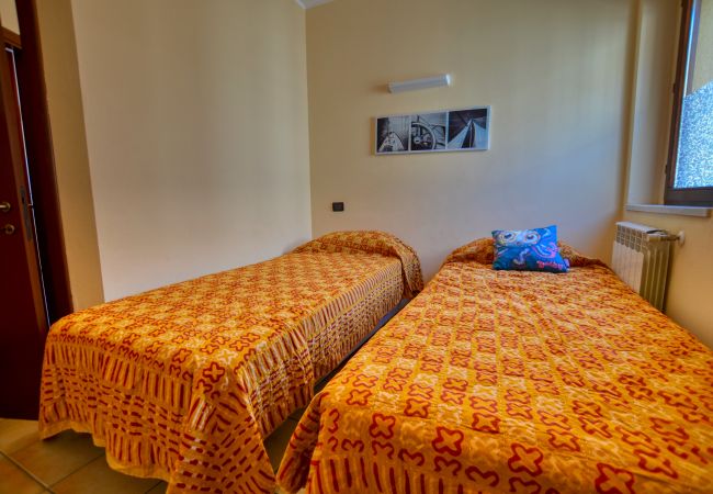 Appartement in Acquaseria - 2-Bedroom Airconditioned Lake View Apartment Appartement in Acquaseria - 2-Bedroom Airconditioned Lake View Apartment