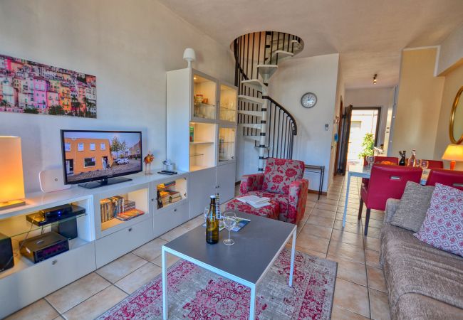 Appartement in Acquaseria - 2-Bedroom Airconditioned Lake View Apartment Appartement in Acquaseria - 2-Bedroom Airconditioned Lake View Apartment
