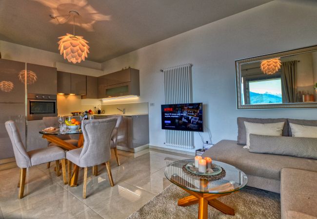 Appartement in Menaggio - 2 Bedroom Airconditioned Lake View Apartment Felice sul Lago Appartement in Menaggio - 2 Bedroom Airconditioned Lake View Apartment Felice sul Lago