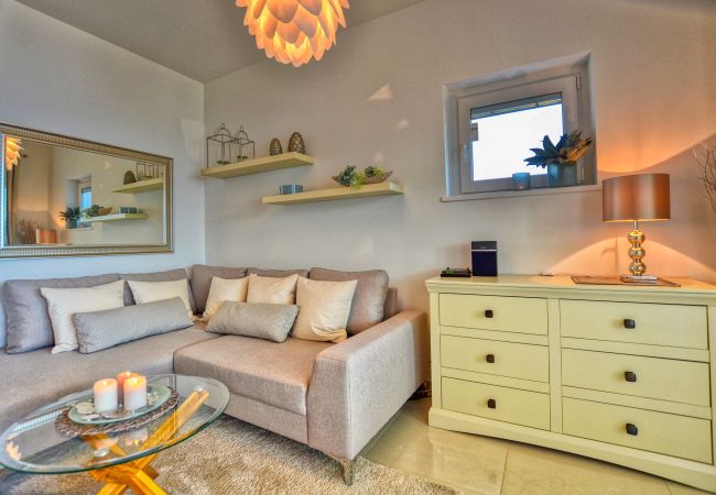 Appartement in Menaggio - 2 Bedroom Airconditioned Lake View Apartment Felice sul Lago Appartement in Menaggio - 2 Bedroom Airconditioned Lake View Apartment Felice sul Lago