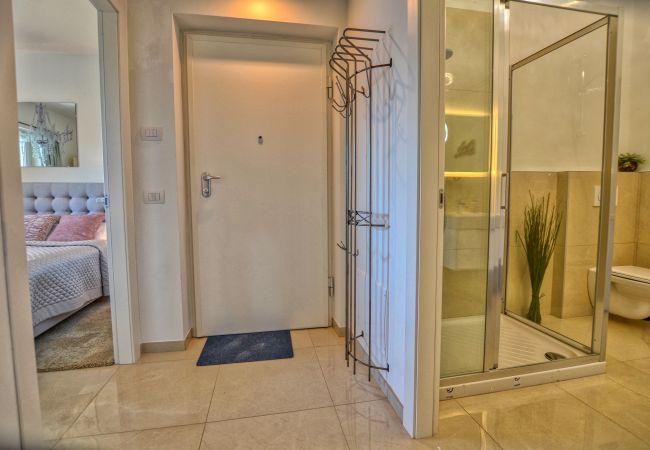 Appartement in Menaggio - 2 Bedroom Airconditioned Lake View Apartment Felice sul Lago Appartement in Menaggio - 2 Bedroom Airconditioned Lake View Apartment Felice sul Lago