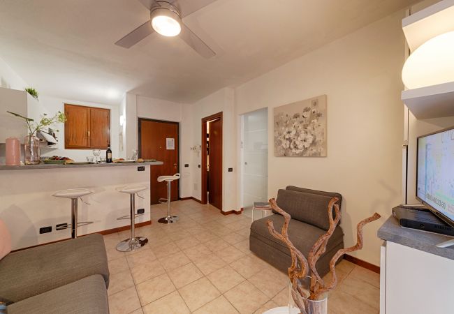 Appartement in Acquaseria - Modern Lakefront 1-Bedroom Apartment  Appartement in Acquaseria - Modern Lakefront 1-Bedroom Apartment