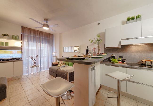 Appartement in Acquaseria - Modern Lakefront 1-Bedroom Apartment  Appartement in Acquaseria - Modern Lakefront 1-Bedroom Apartment