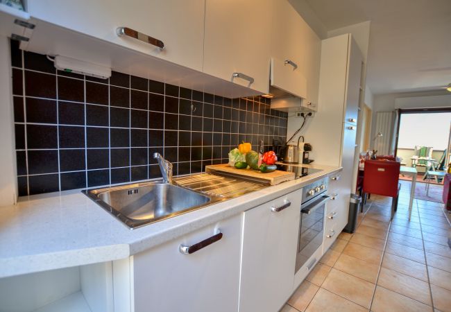 Apartment in Acquaseria - 2-Bedroom Airconditioned Lake View Apartment Apartment in Acquaseria - 2-Bedroom Airconditioned Lake View Apartment