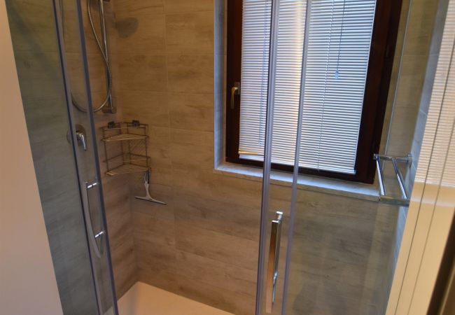 Apartment in Acquaseria - 2-Bedroom Airconditioned Lake View Apartment Apartment in Acquaseria - 2-Bedroom Airconditioned Lake View Apartment