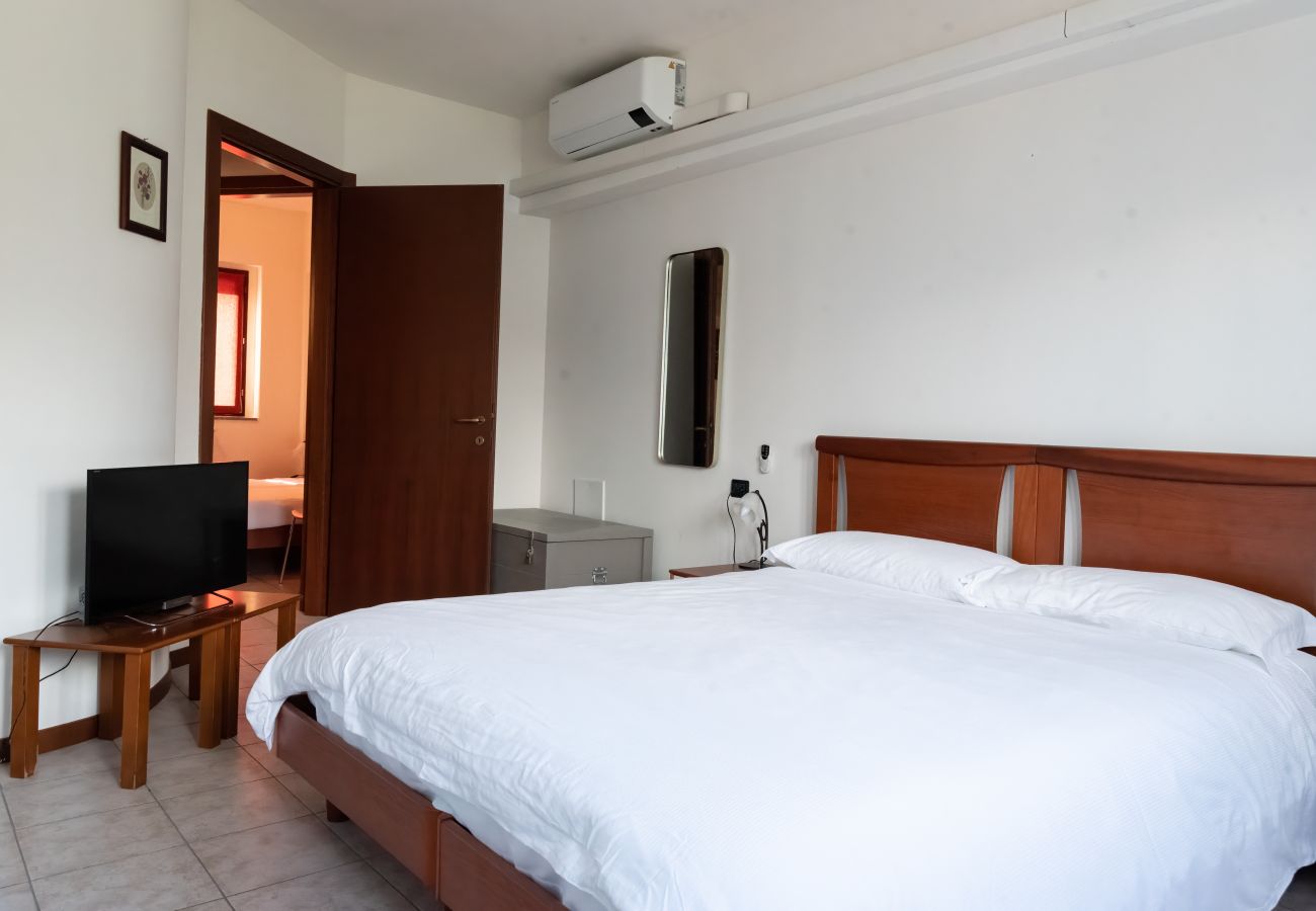 Apartment in Acquaseria - 2-Bedroom Lake View Apartment C35 Apartment in Acquaseria - 2-Bedroom Lake View Apartment C35