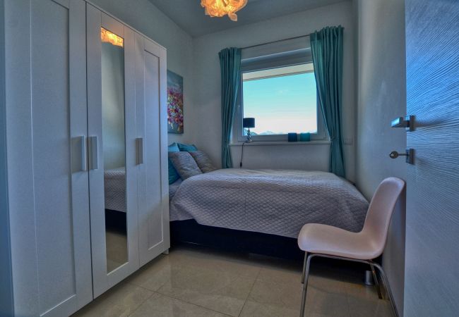 Apartment in Menaggio - 2 Bedroom Airconditioned Lake View Apartment Felice sul Lago Apartment in Menaggio - 2 Bedroom Airconditioned Lake View Apartment Felice sul Lago